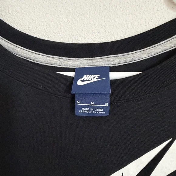 Nike Black Tee with White Graphic - Picture 3 of 4